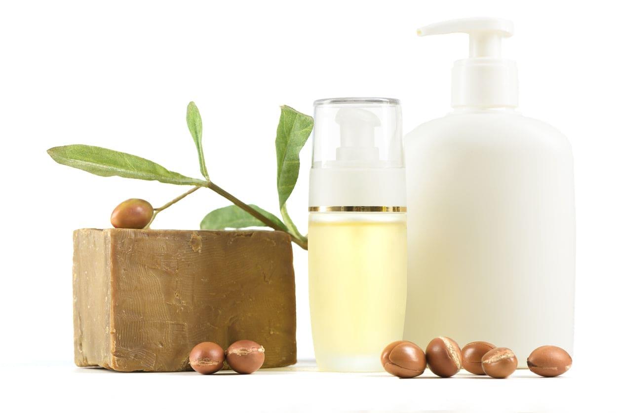 Argan zeep in gebruik — milde reiniging en hydratatie voor droge en gevoelige huid