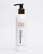 Souqi Argan Bodymilk Rozen in gebruik - hydrateert en voedt de huid met een romantische naturlijke rozengeur