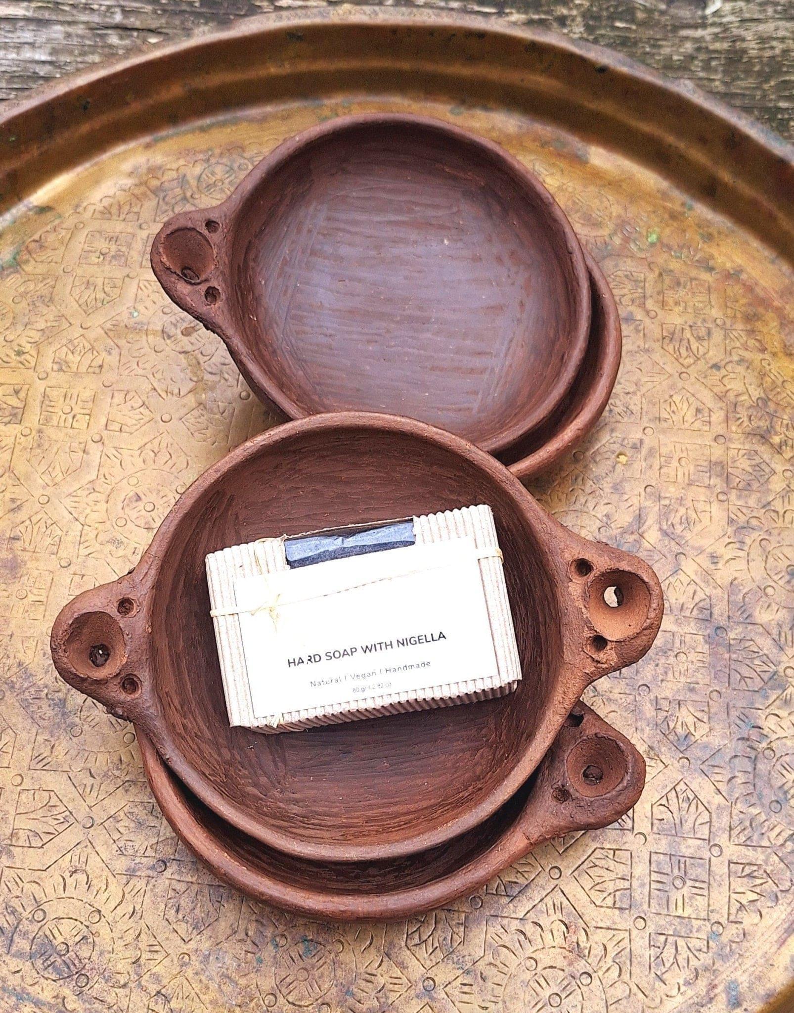 Souqi Mini Tagine close-up — authentiek Marokkaans vakmanschap voor op de eettafel