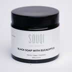 Souqi Zwarte Zeep ingrediënten — eucalyptusolie, olijfschilolie en arganolie, 100% natuurlijk vegan