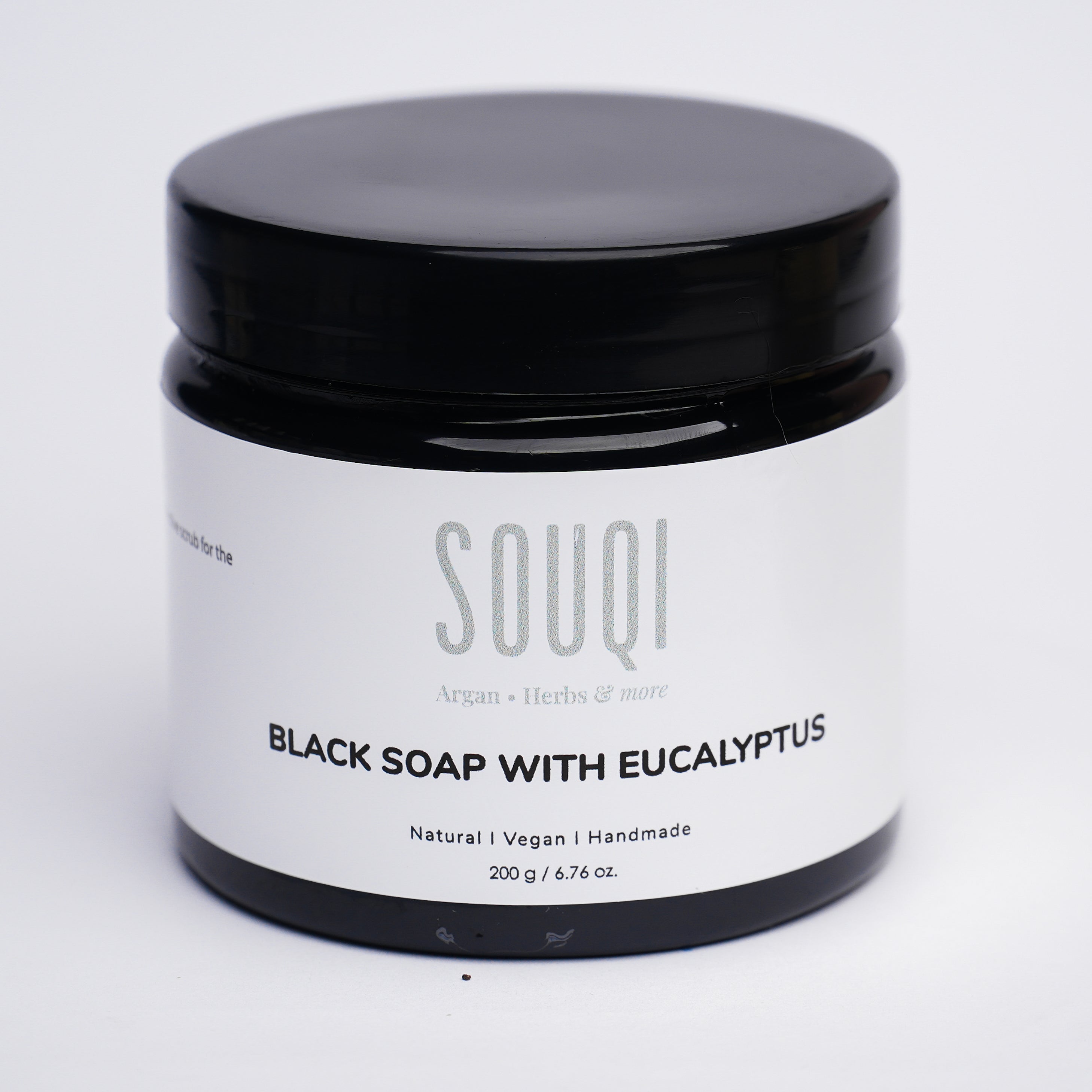 Souqi Zwarte Zeep ingrediënten — eucalyptusolie, olijfschilolie en arganolie, 100% natuurlijk vegan